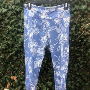 Medium Athletica Blue Floral Workout Leggings!
